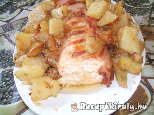 Őzgerincbe sült csirkemellfilé sült burgonyával