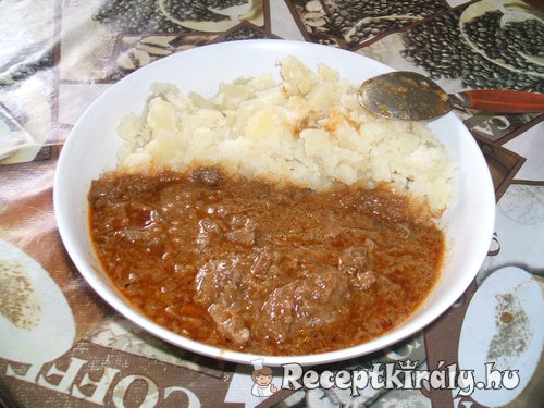 Resztelt máj főtt burgonyával