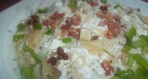 Túrós csusza tejföllel baconnel
