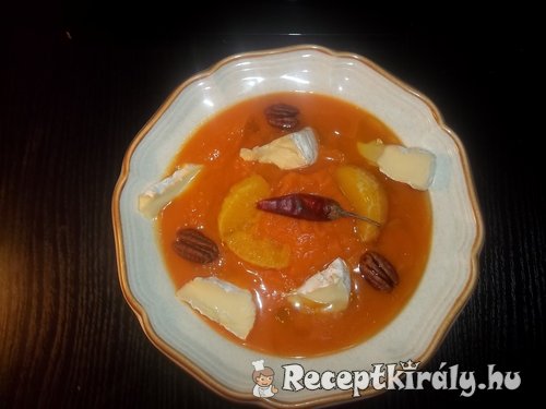 Narancsos sütőtökfőzelék pekándióval tökmagolajjal