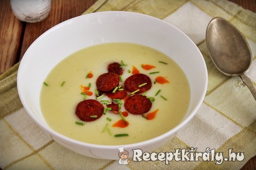 Burgonyakrémleves kolbász chips-szel