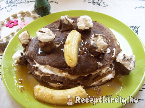 Kakaós palacsinta torta karamellizált banánnal