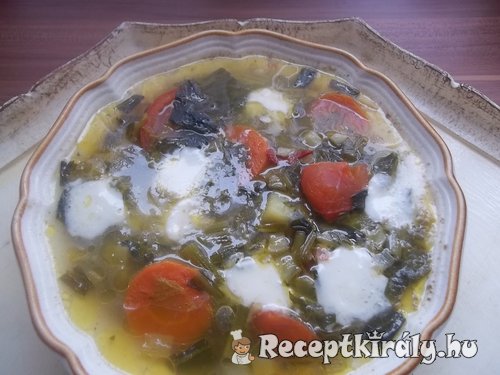 Medvehagymás zöldségleves mozzarellával
