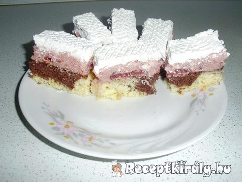 Meggyes habos szelet