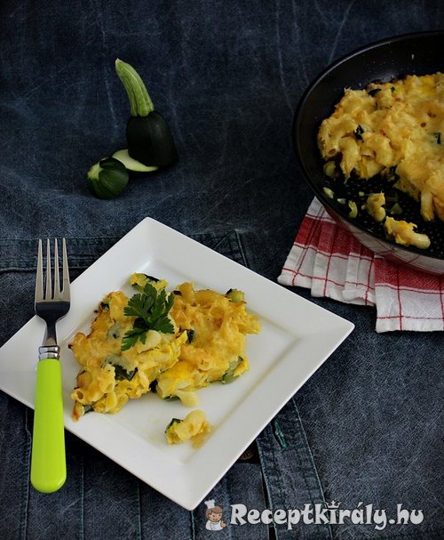 Cukkinis-tésztás frittata