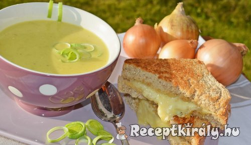 Sajtkrémes pórés hagymakrémleves