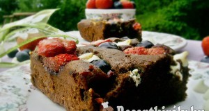 Áfonyás-epres fehércsokis brownie