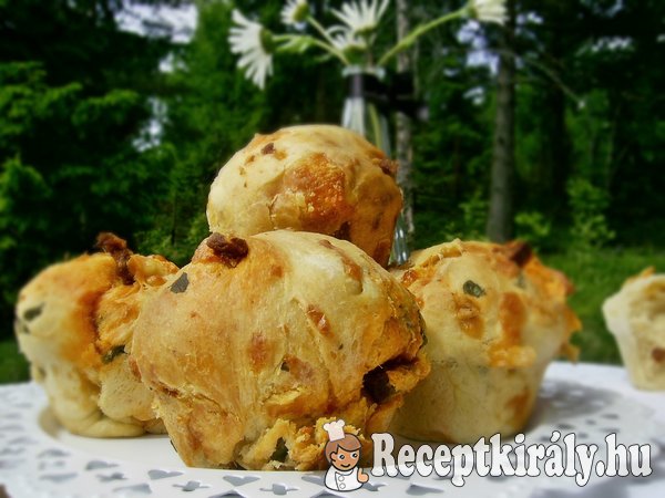 Cheddar sajtos kolbászos puffancs