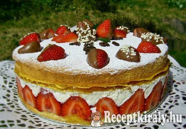 Tejszínes túrós epertorta