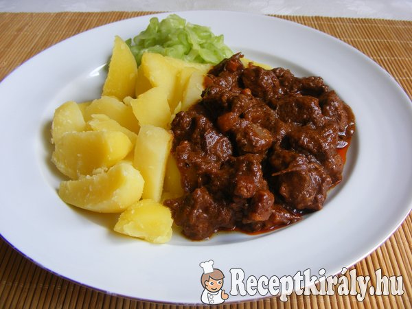 Vörösboros vaddisznópörkölt