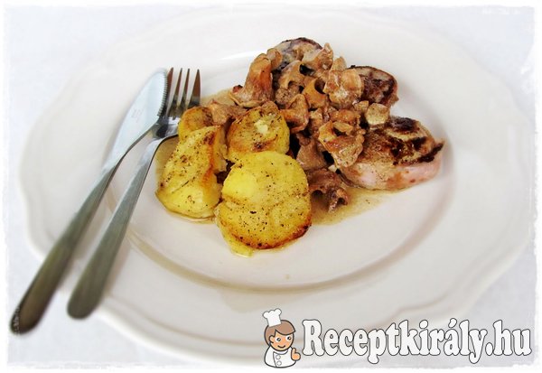 Baconbe göngyölt sertésszűzérmék rókagomba mártással