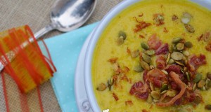 Fűszeres sütőtök leves bacon morzsával, pirított tökmaggal – paleo