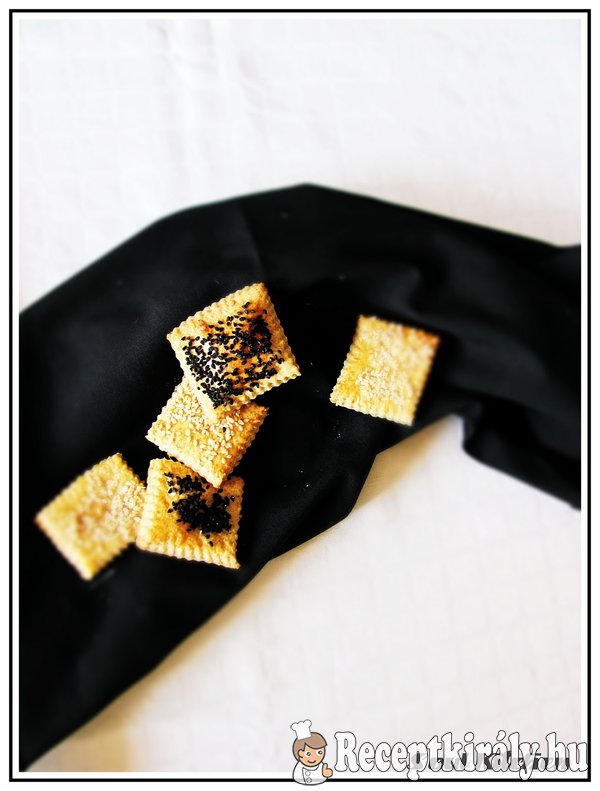 Parmezános keksz