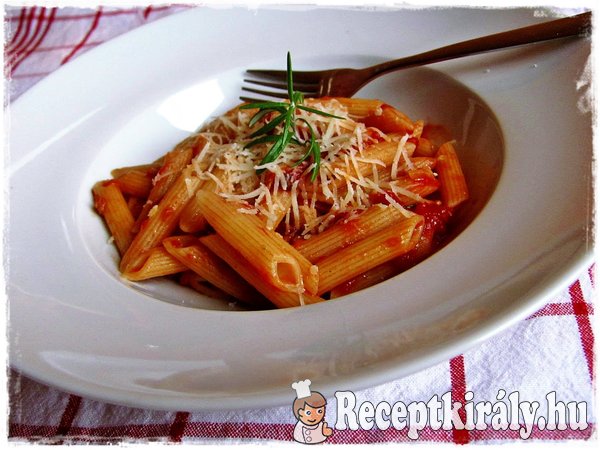 Rozmaringos paradicsomos penne