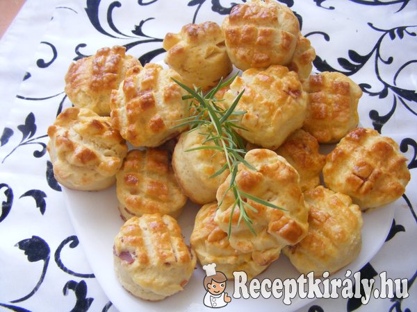 Baconos apró pogácsa