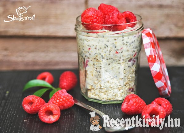 Főzés nélküli zabkása chia maggal