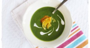 Mángoldkrémleves parmezánchips-el