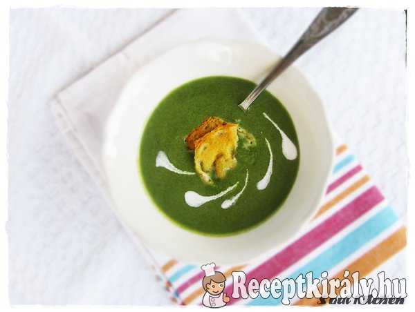 Mángoldkrémleves parmezánchips-el