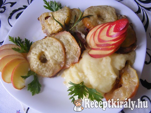 Almás sajtos szelet zelleres burgonyapürével