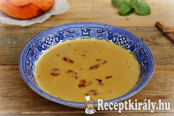 Sütőtökkrémleves ropogós baconnel