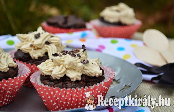 Avokádós datolyás muffin gesztenyés krémmel - paleo