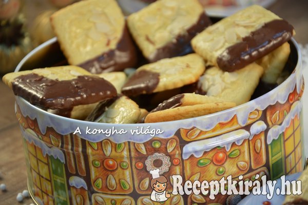 Csokoládéba mártott keksz