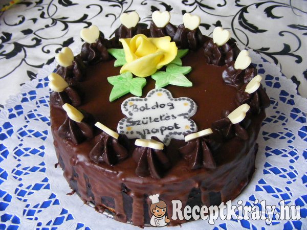 Mogyorókrémes csokoládés torta