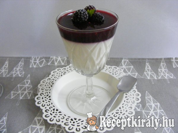 Vaníliás-szedres panna cotta