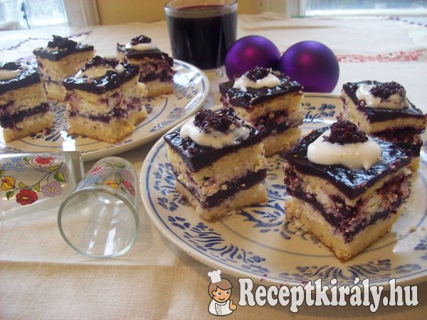 Vörösboros fekete szedres sütemény