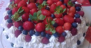 Csupa habos gyümölcsös torta
