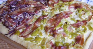 Hagymás-baconos lepény