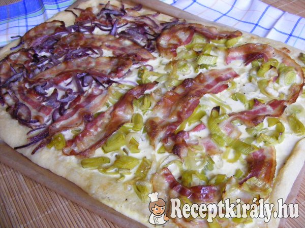 Hagymás-baconos lepény