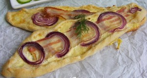 Baconos-lilahagymás csónakok