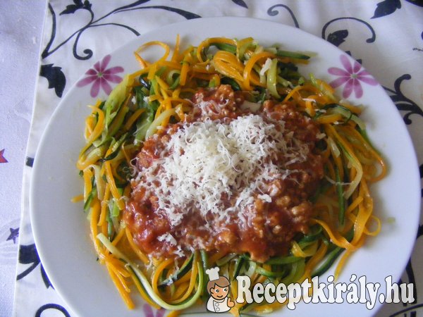 Bolognai zöldség ágyon