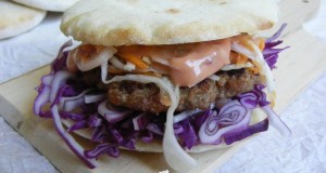 Sertés burger pitában