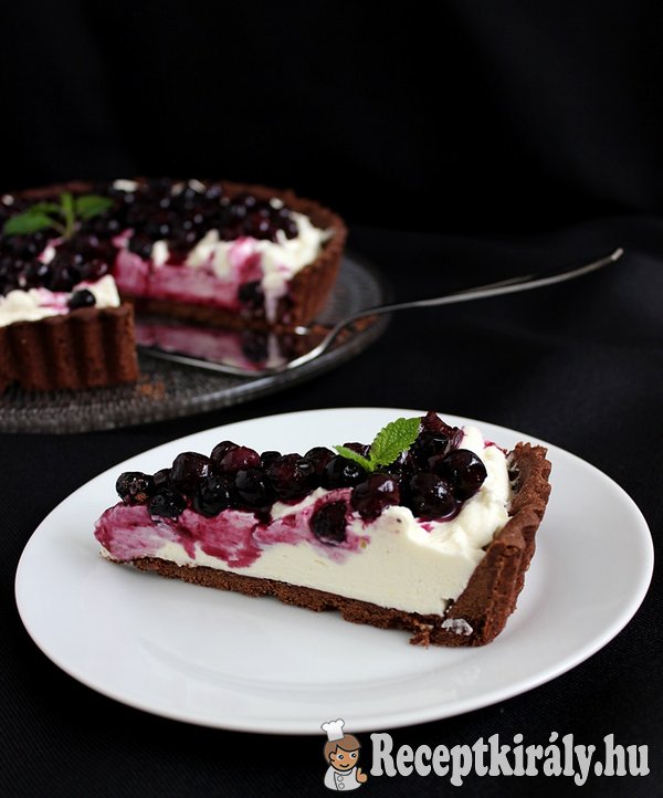Áfonyás-csokoládékrémes pitetorta