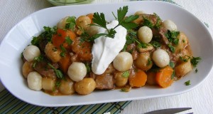 Vörösboros marharagu, tésztagombóccal