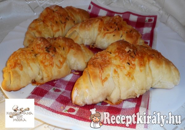 Duplán sajtos kefires kifli