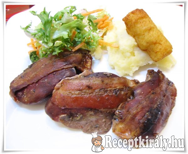 Baconbe göngyölt fűszeres pulykamáj