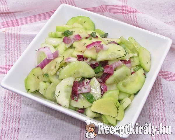 Uborkasaláta cukkinivel