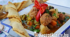Minestrone leves oregánós húsgombóccal – paleo