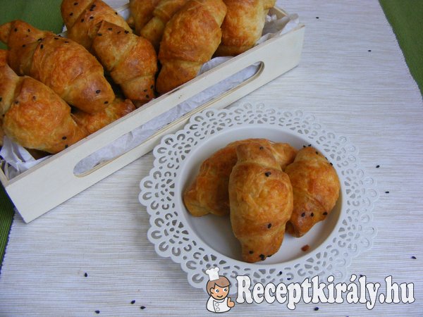 Füstölt sajtos, túrós kiflik