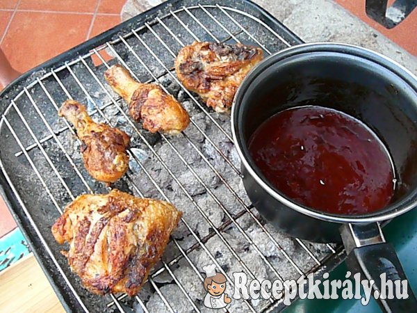 Grillezett csirkecomb vörösboros mártásban