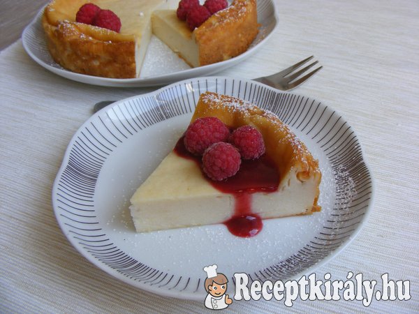 Krémes túrótorta málnaszósszal
