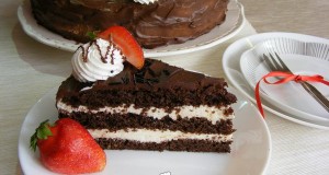 Csokoládétorta tejszínes túrókrémmel
