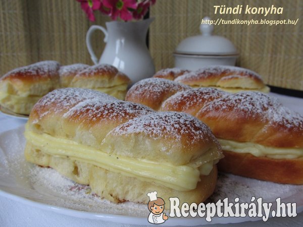 Mini kalács vaníliakrémmel töltve