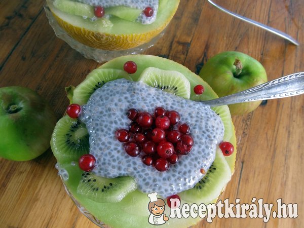 Chia puding sárgadinnye kehelyben