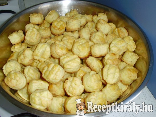 Túrós pogácsa Ibolya konyhájából