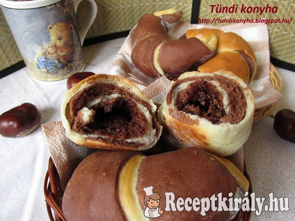 Csíkos kifli mogyorókrémmel töltve