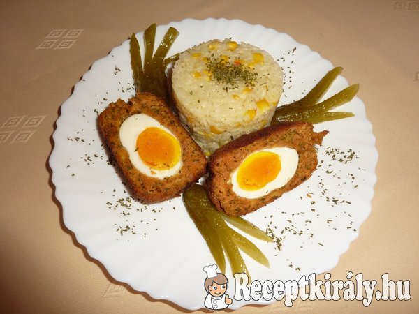 Lágy főtt tojás panírozott fasírtbundában